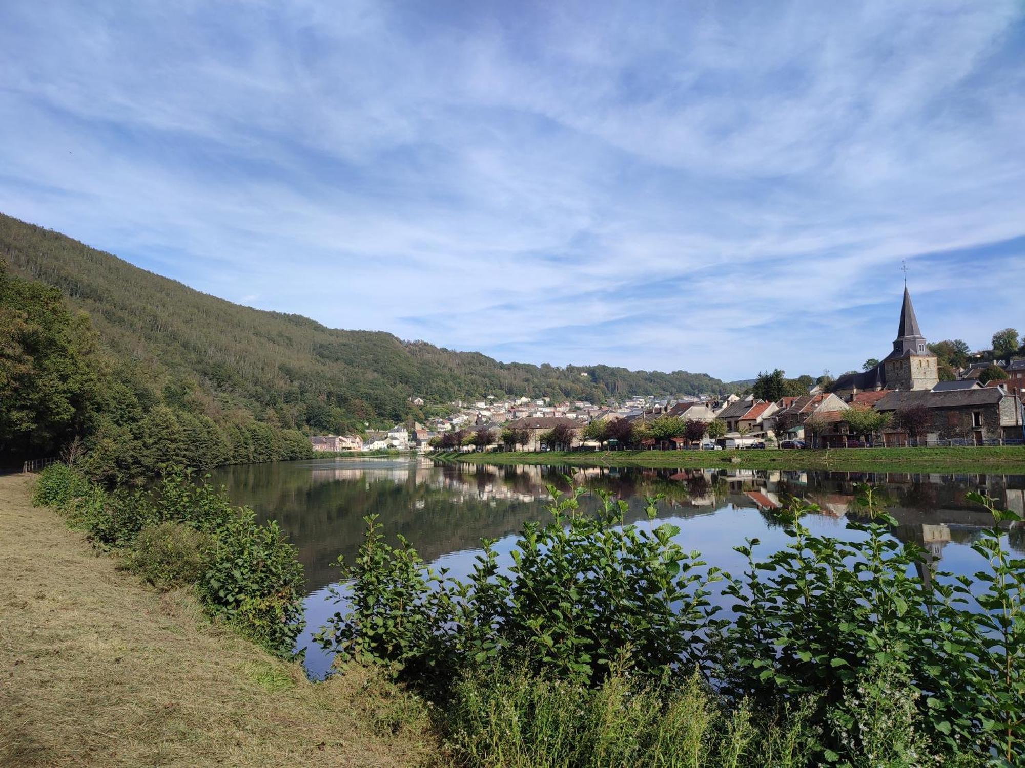 Entre Meuse Et Foret Revin  Εξωτερικό φωτογραφία