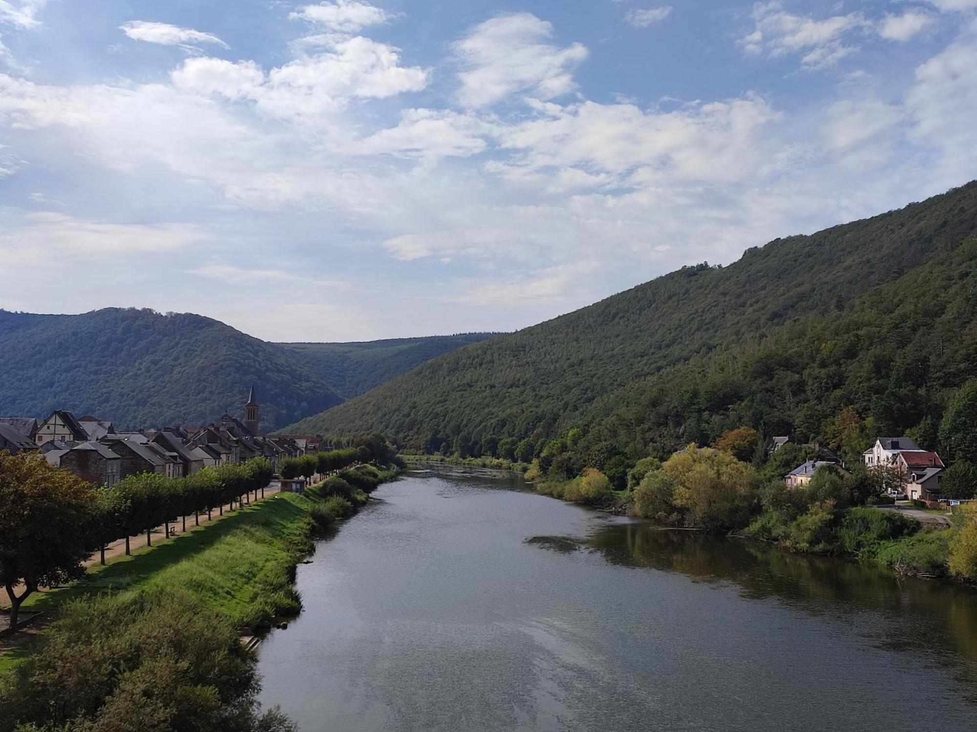 Entre Meuse Et Foret Revin  Εξωτερικό φωτογραφία