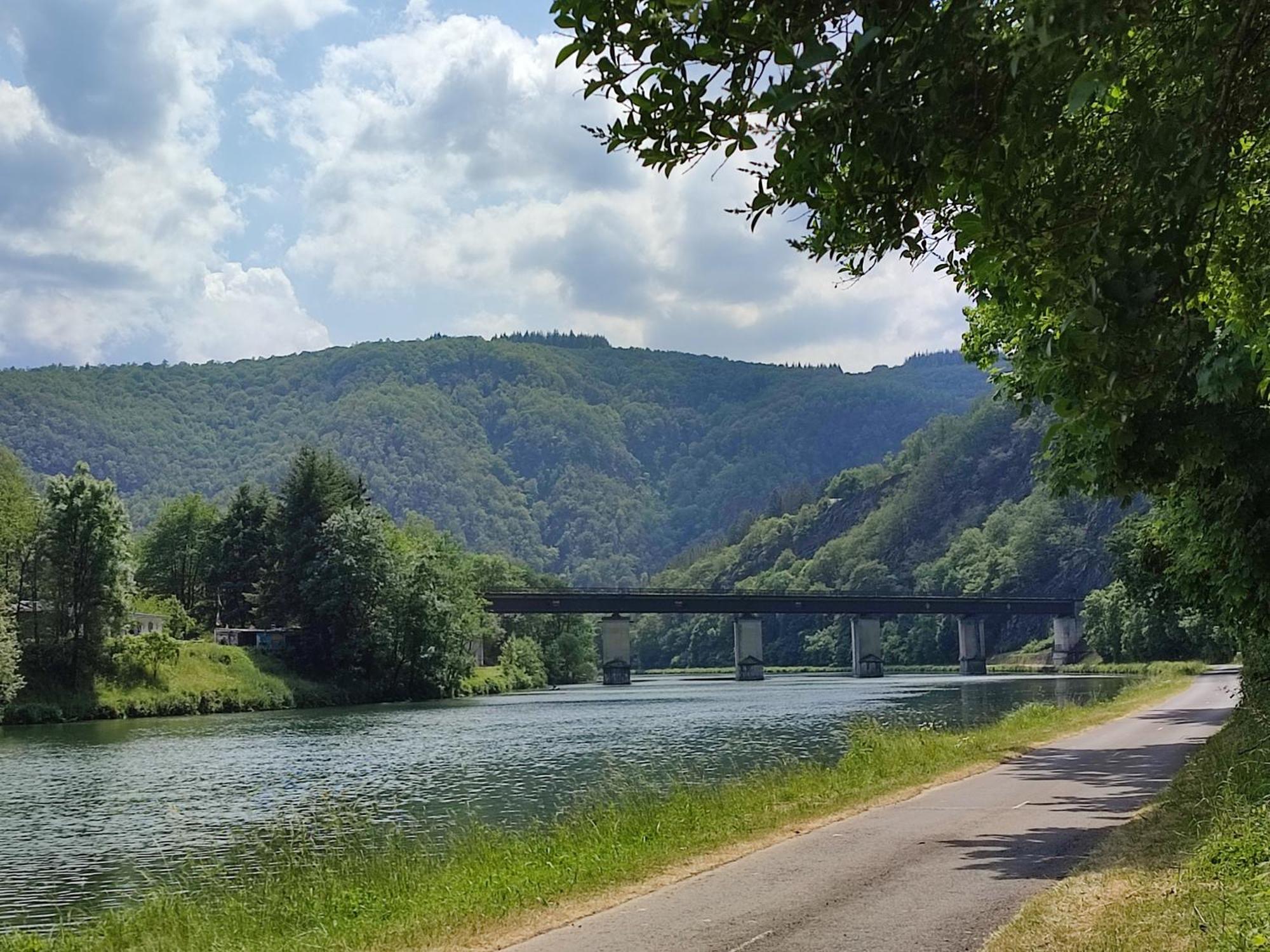 Entre Meuse Et Foret Revin  Εξωτερικό φωτογραφία